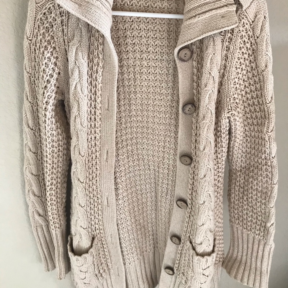 Long cream cardigan with wood buttons